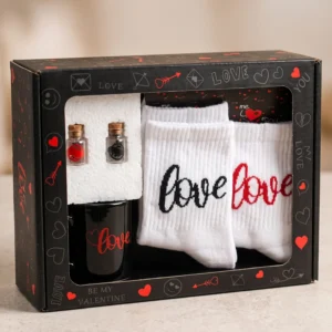 Çiftlere Özel Love Tasarımlı Kupa, Çorap ve Esans Seti (5 Parça)